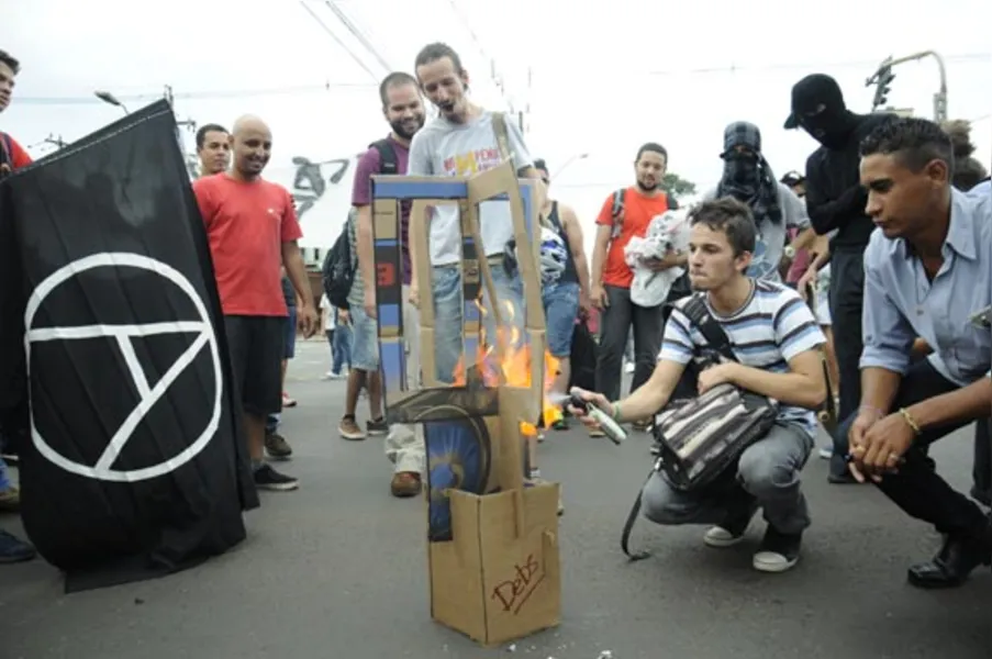 Entidades fazem segundo protesto contra tarifa de ônibus