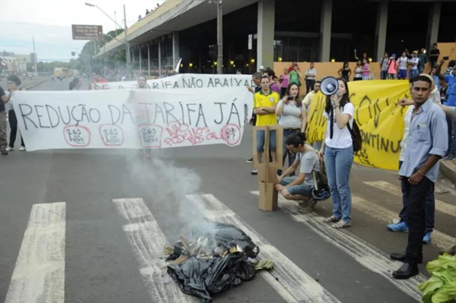 Entidades fazem segundo protesto contra tarifa de ônibus