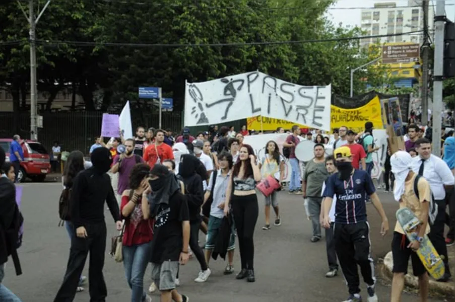 Entidades fazem segundo protesto contra tarifa de ônibus