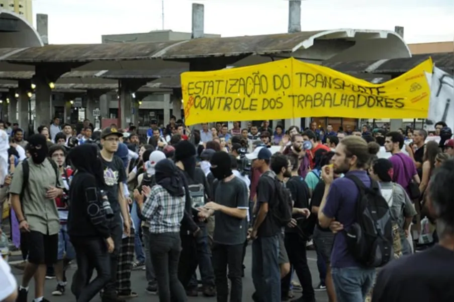 Entidades fazem segundo protesto contra tarifa de ônibus