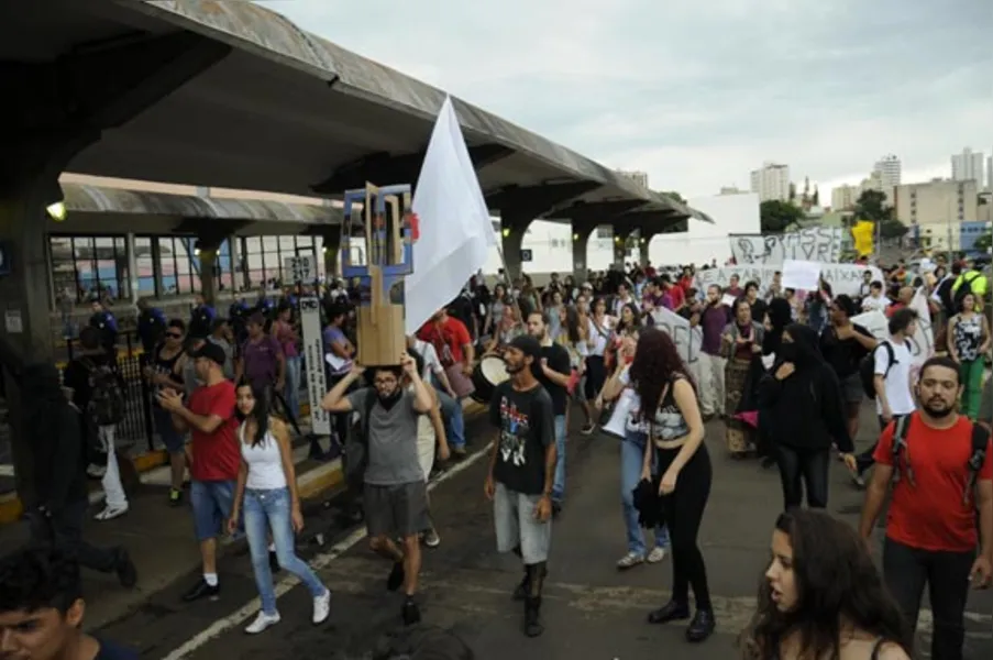 Entidades fazem segundo protesto contra tarifa de ônibus