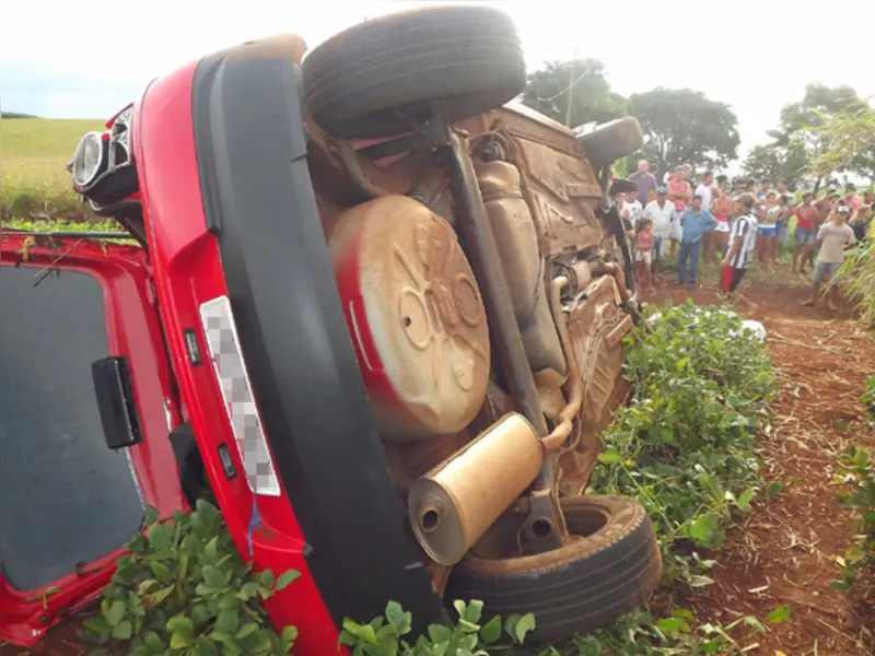 Homem morre em capotamento nesta tarde