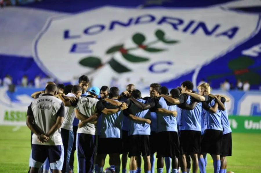 LEC atropela Atlético e está na final
