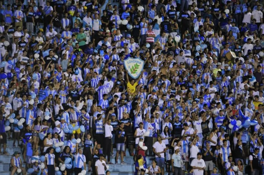 LEC atropela Atlético e está na final