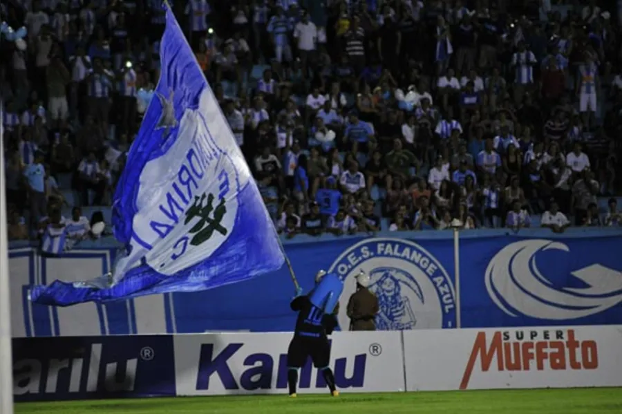 LEC atropela Atlético e está na final