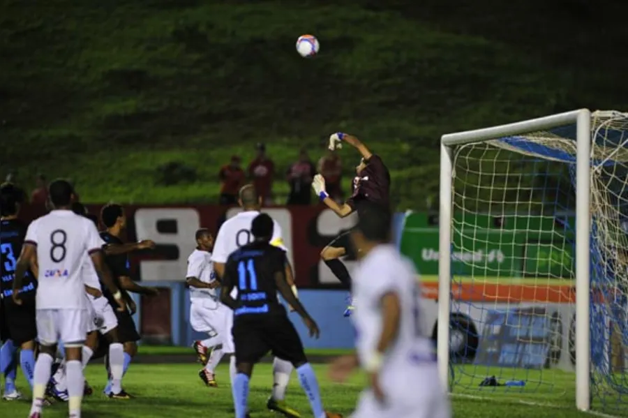 LEC atropela Atlético e está na final