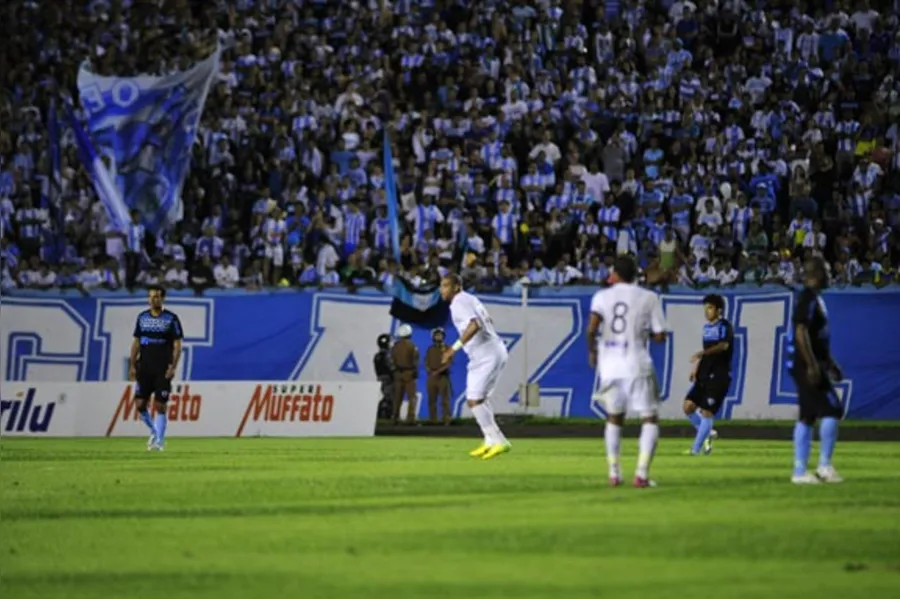 LEC atropela Atlético e está na final