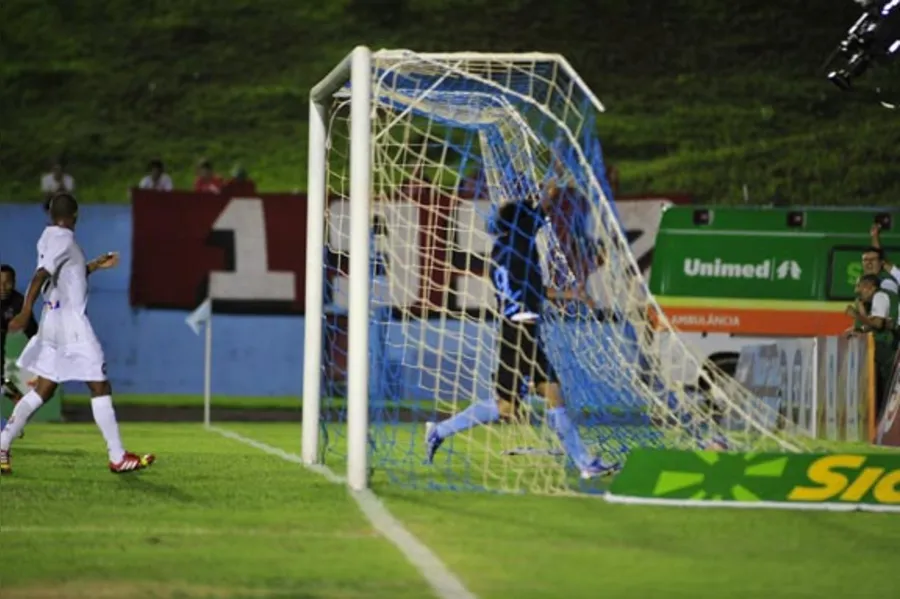 LEC atropela Atlético e está na final