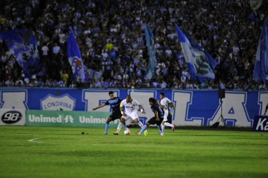 LEC atropela Atlético e está na final
