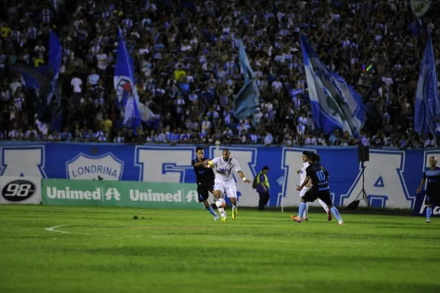 LEC atropela Atlético e está na final