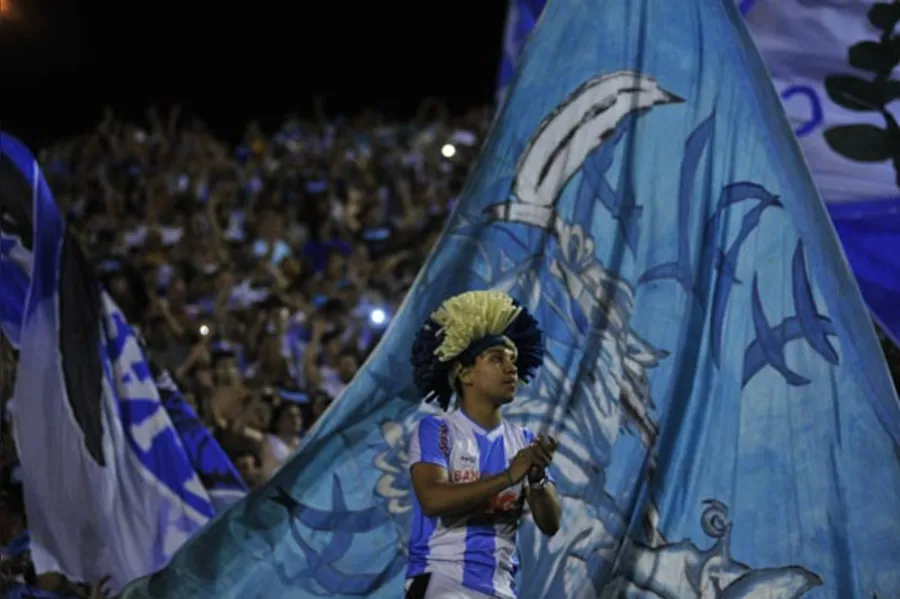 LEC atropela Atlético e está na final