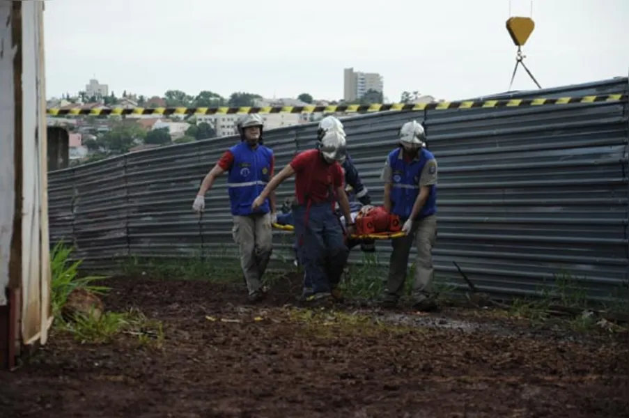 Desabamento mobiliza bombeiros