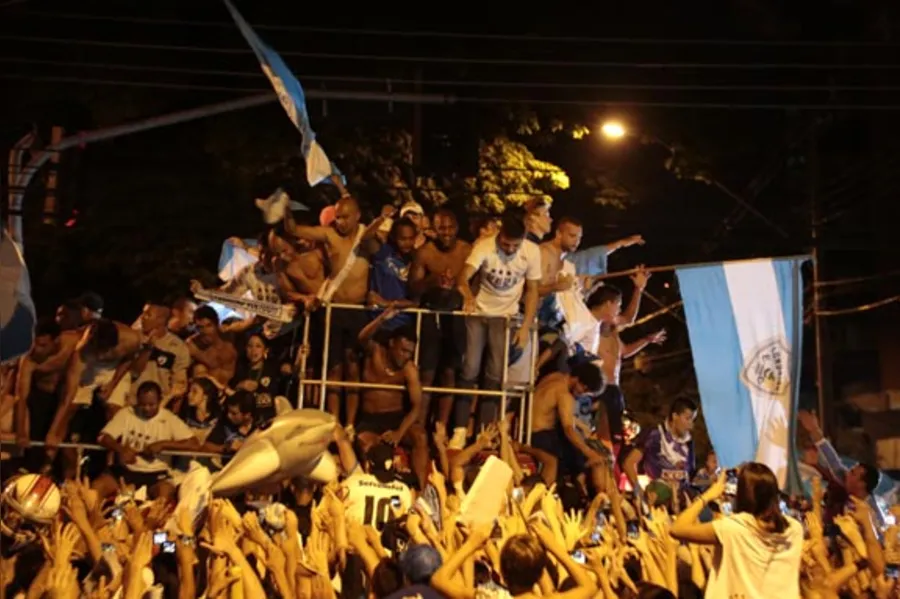 Confira, em imagens, a festa do título do Tubarão