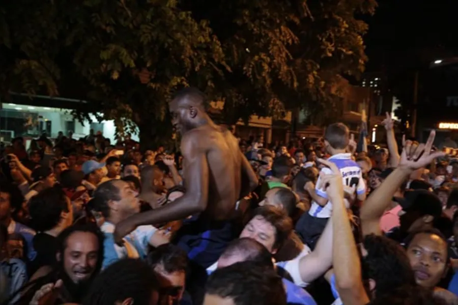 Confira, em imagens, a festa do título do Tubarão