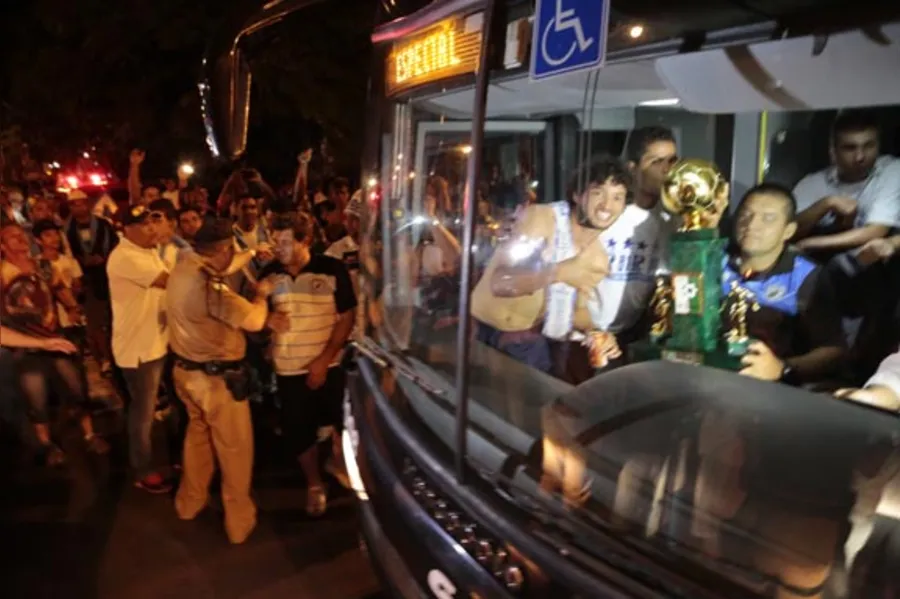Confira, em imagens, a festa do título do Tubarão