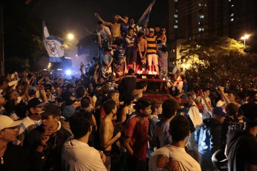 Confira, em imagens, a festa do título do Tubarão