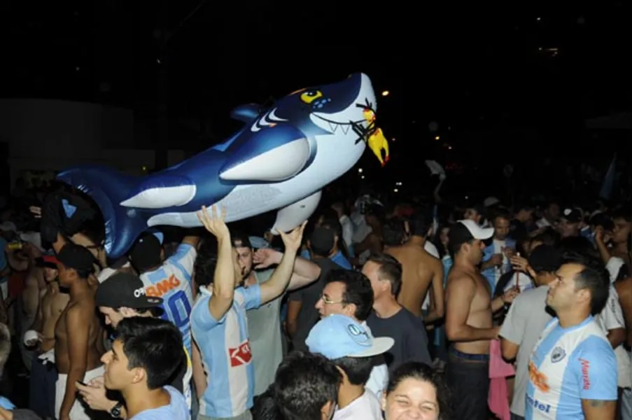 Confira, em imagens, a festa do título do Tubarão