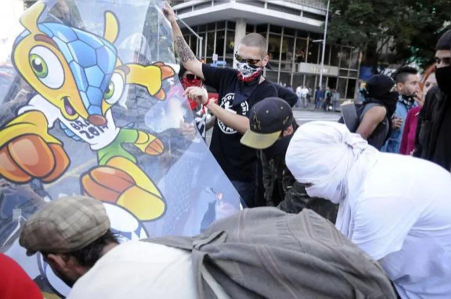 Protesto gera tensão no centro de Curitiba