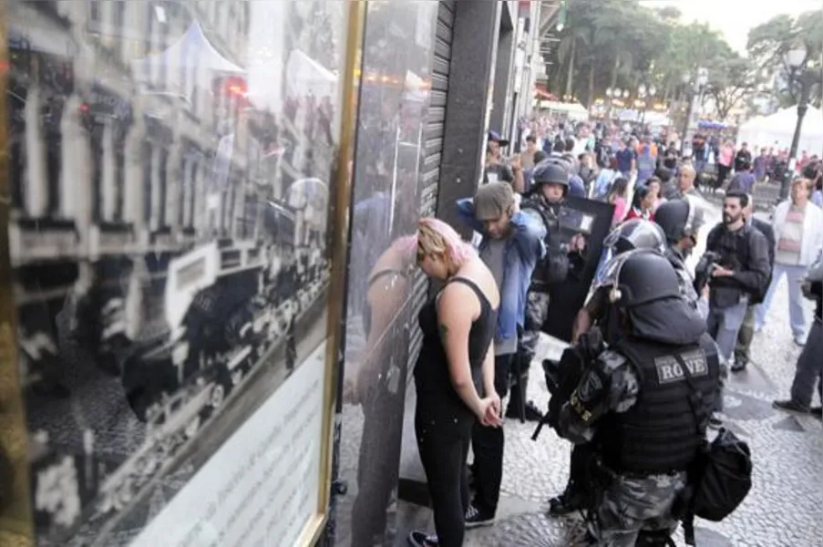 Protesto gera tensão no centro de Curitiba