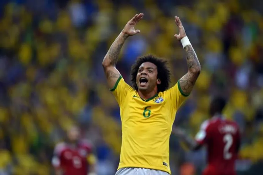 Zagueiros marcam e carregam Brasil para a semifinal
