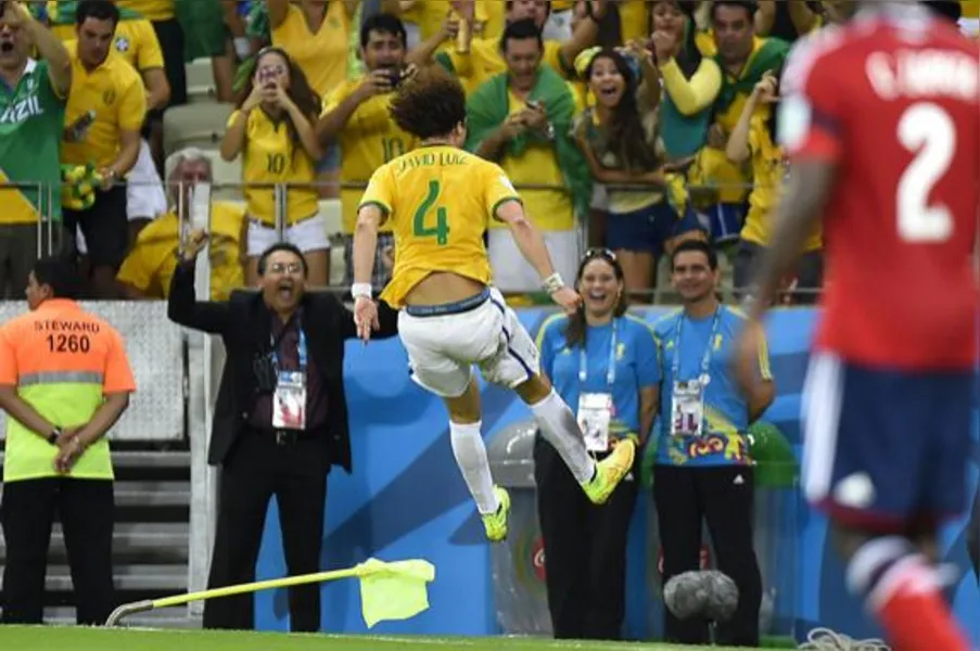 Zagueiros marcam e carregam Brasil para a semifinal