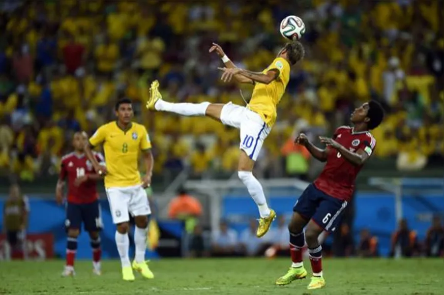 Zagueiros marcam e carregam Brasil para a semifinal