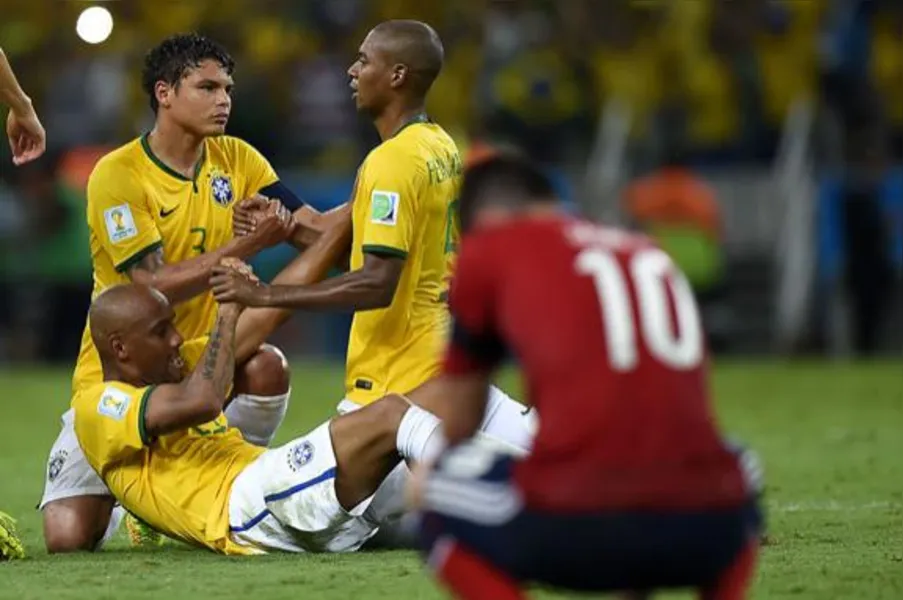 Zagueiros marcam e carregam Brasil para a semifinal