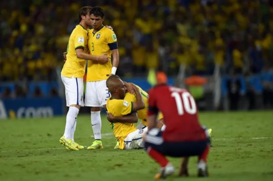 Zagueiros marcam e carregam Brasil para a semifinal