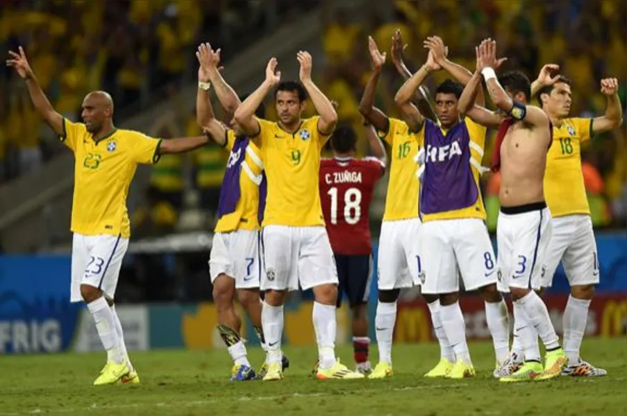 Zagueiros marcam e carregam Brasil para a semifinal