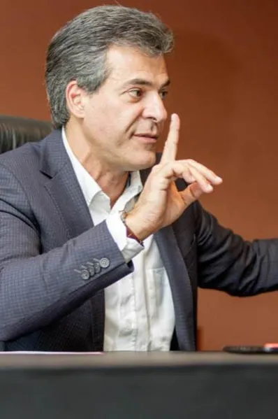 ENTREVISTA - "Eles querem Estados e municípios de pires na mão"
