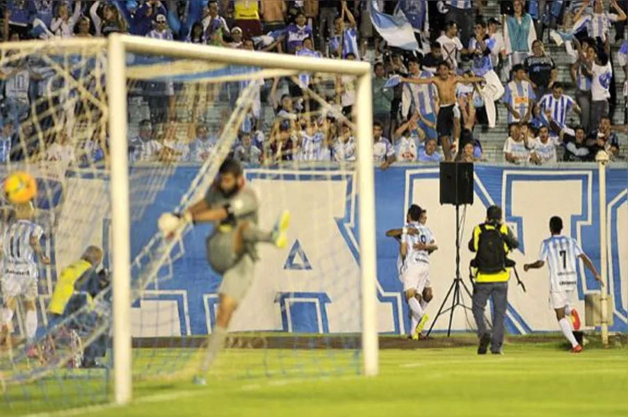 Confira, em imagens, a vitória do Tubarão