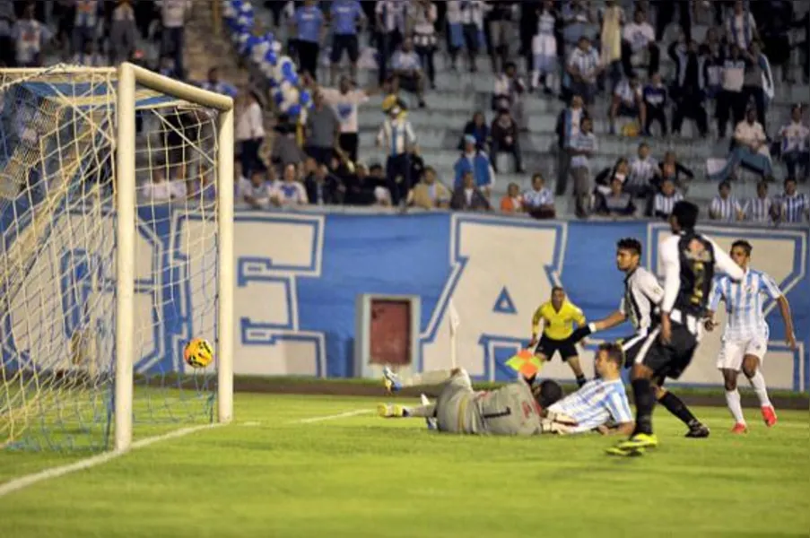 Confira, em imagens, a vitória do Tubarão