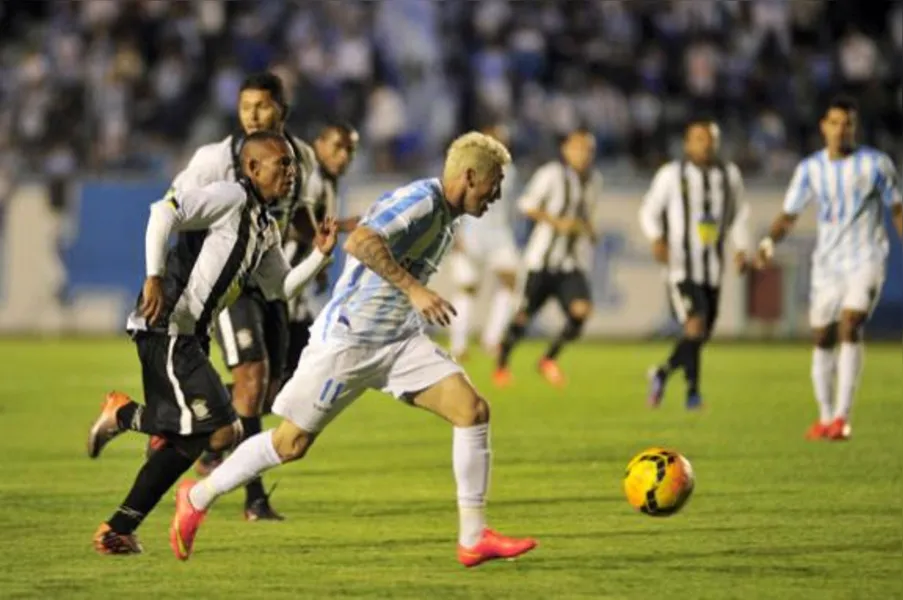 Confira, em imagens, a vitória do Tubarão