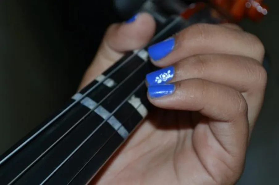 Jovens aprendem música clássica na periferia de Londrina