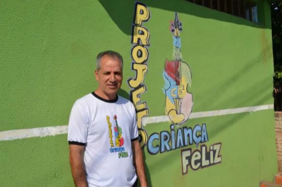 Jovens aprendem música clássica na periferia de Londrina