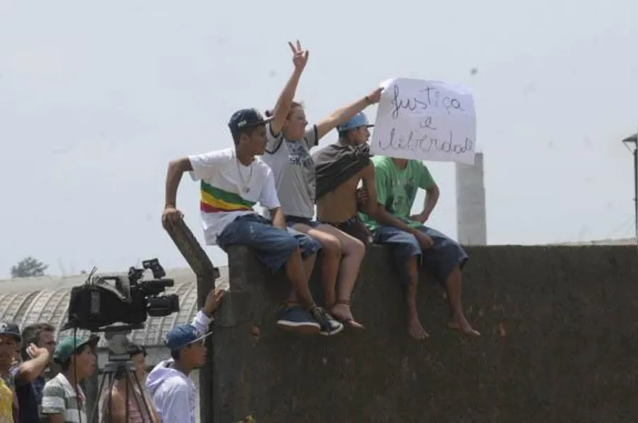 Rebelados exigem troca do comando de penitenciária
