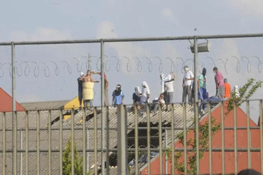 Rebelados exigem troca do comando de penitenciária