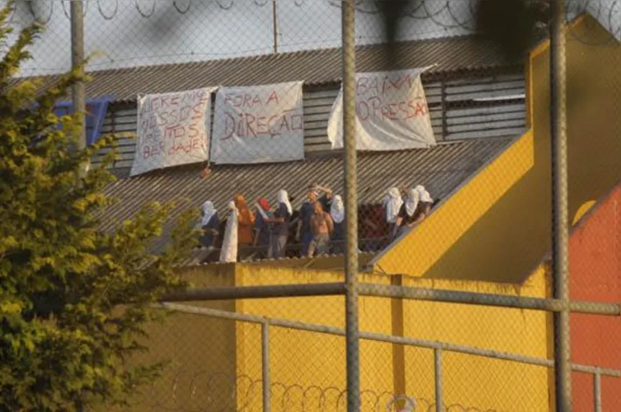 Rebelados exigem troca do comando de penitenciária