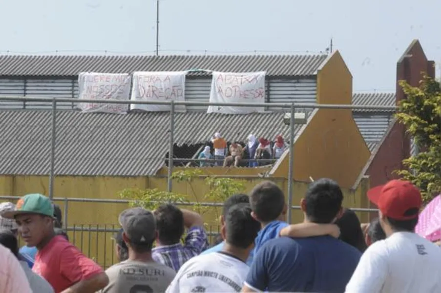 Rebelados exigem troca do comando de penitenciária