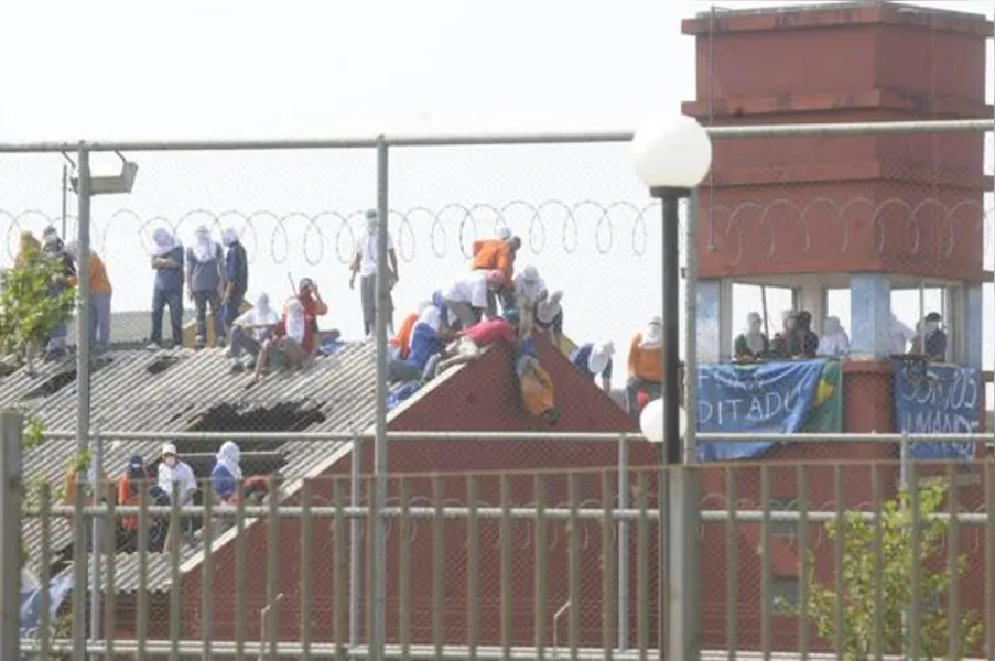 Rebelados exigem troca do comando de penitenciária