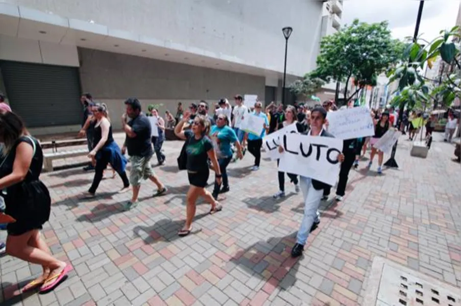 Baixa adesão cancela passeata anti-Dilma em Londrina