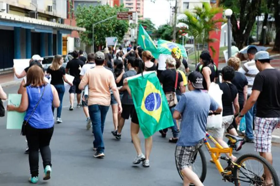 Baixa adesão cancela passeata anti-Dilma em Londrina