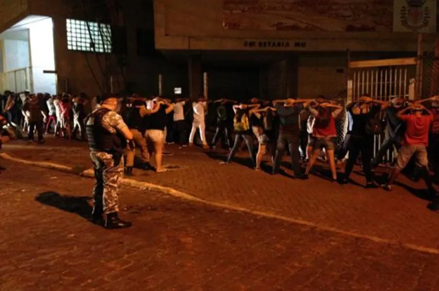 Em protesto contra ação da PM, jovens batem boca com vereadores em Londrina