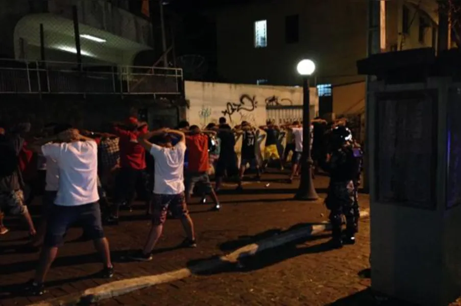 Em protesto contra ação da PM, jovens batem boca com vereadores em Londrina