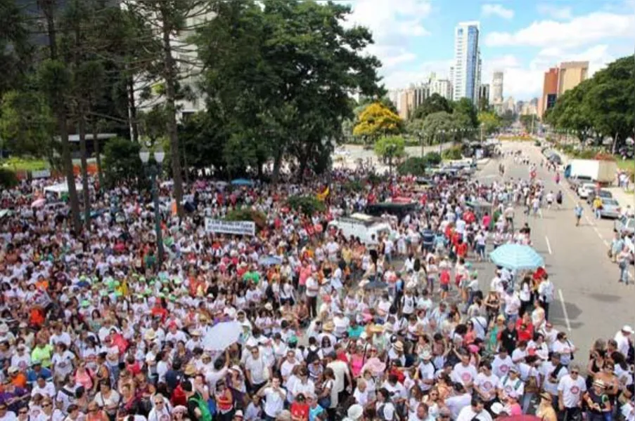 Manifestantes ocupam plenário da AL e impedem votação de pacote fiscal