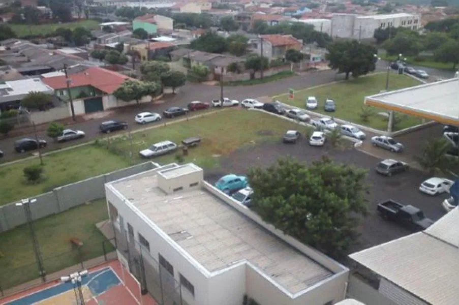 Internautas registram filas em postos de Londrina e região; veja fotos