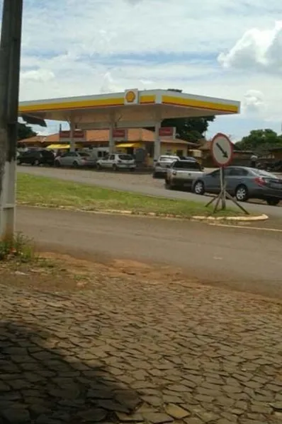 Internautas registram filas em postos de Londrina e região; veja fotos