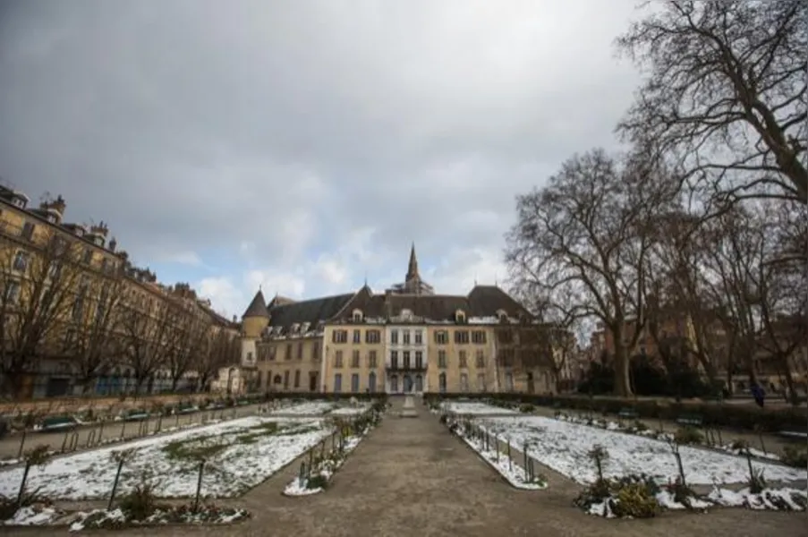 TURISMO - Muito além de Paris