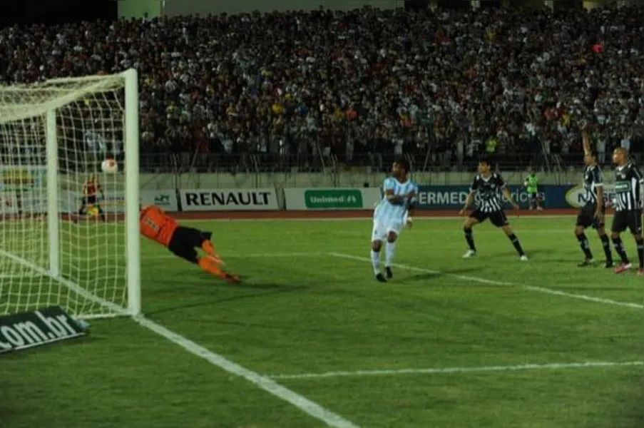 Nos pênaltis, Londrina vence e pega Coritiba na semifinal
