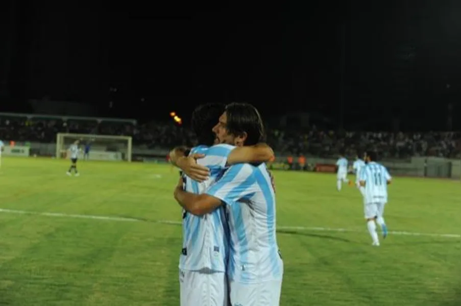 Nos pênaltis, Londrina vence e pega Coritiba na semifinal